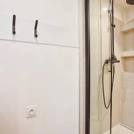 Appartement Fraichement Renovee - Jacuzzi Au Coeur De Caen Exterior photo