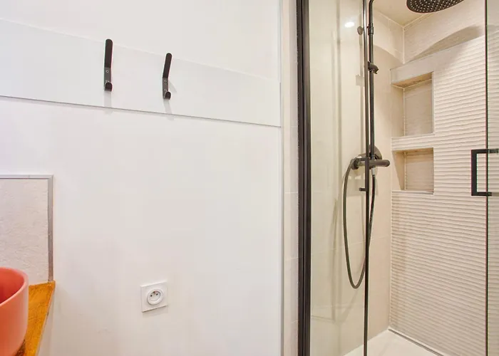 Appartement Fraichement Renovee - Jacuzzi Au Coeur De Caen