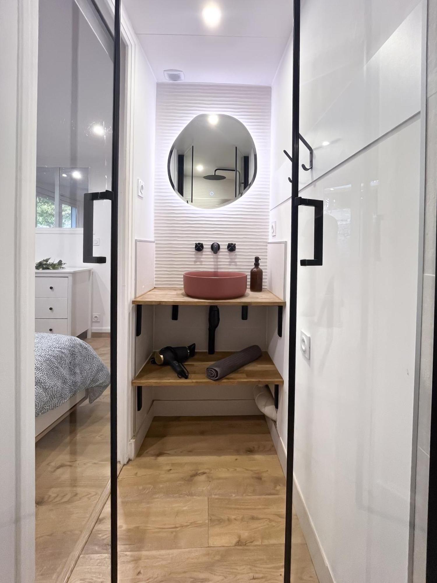 Fraichement Renovee - Jacuzzi Au Coeur De Apartment *
