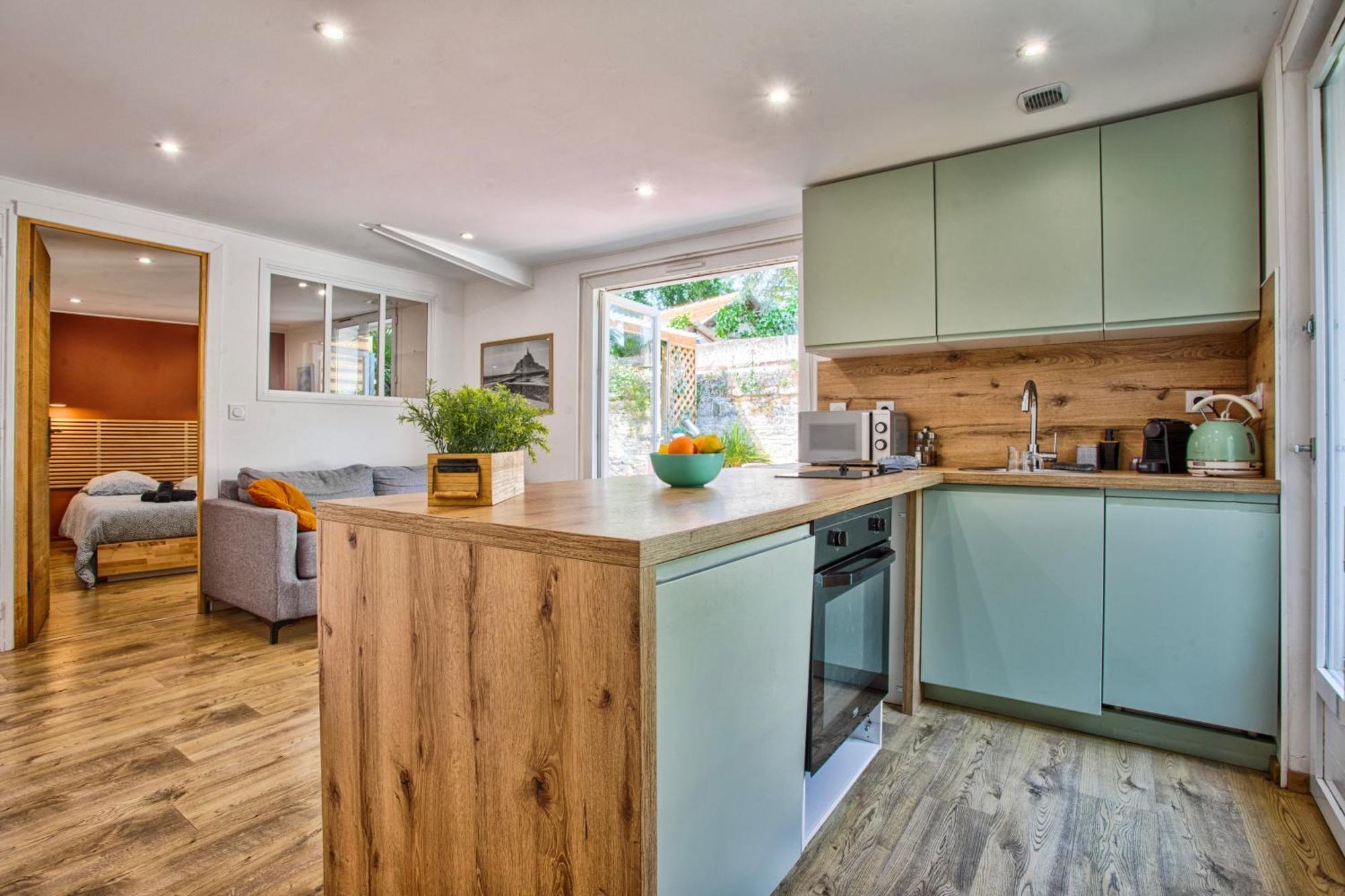 Fraichement Renovee - Jacuzzi Au Coeur De Apartamento