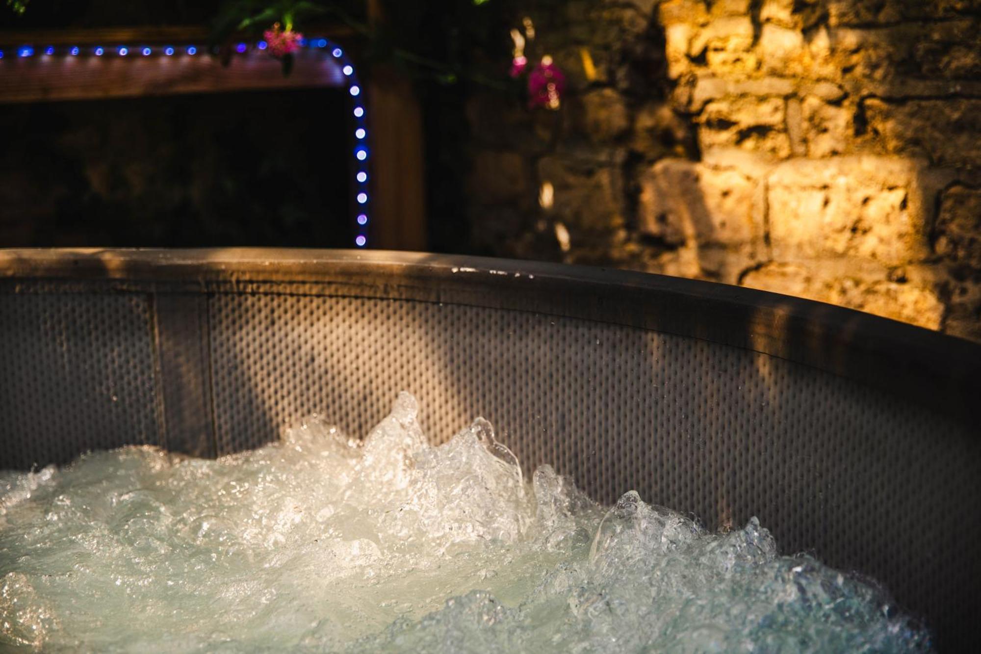 Fraichement Renovee - Jacuzzi Au Coeur De Apartamento *