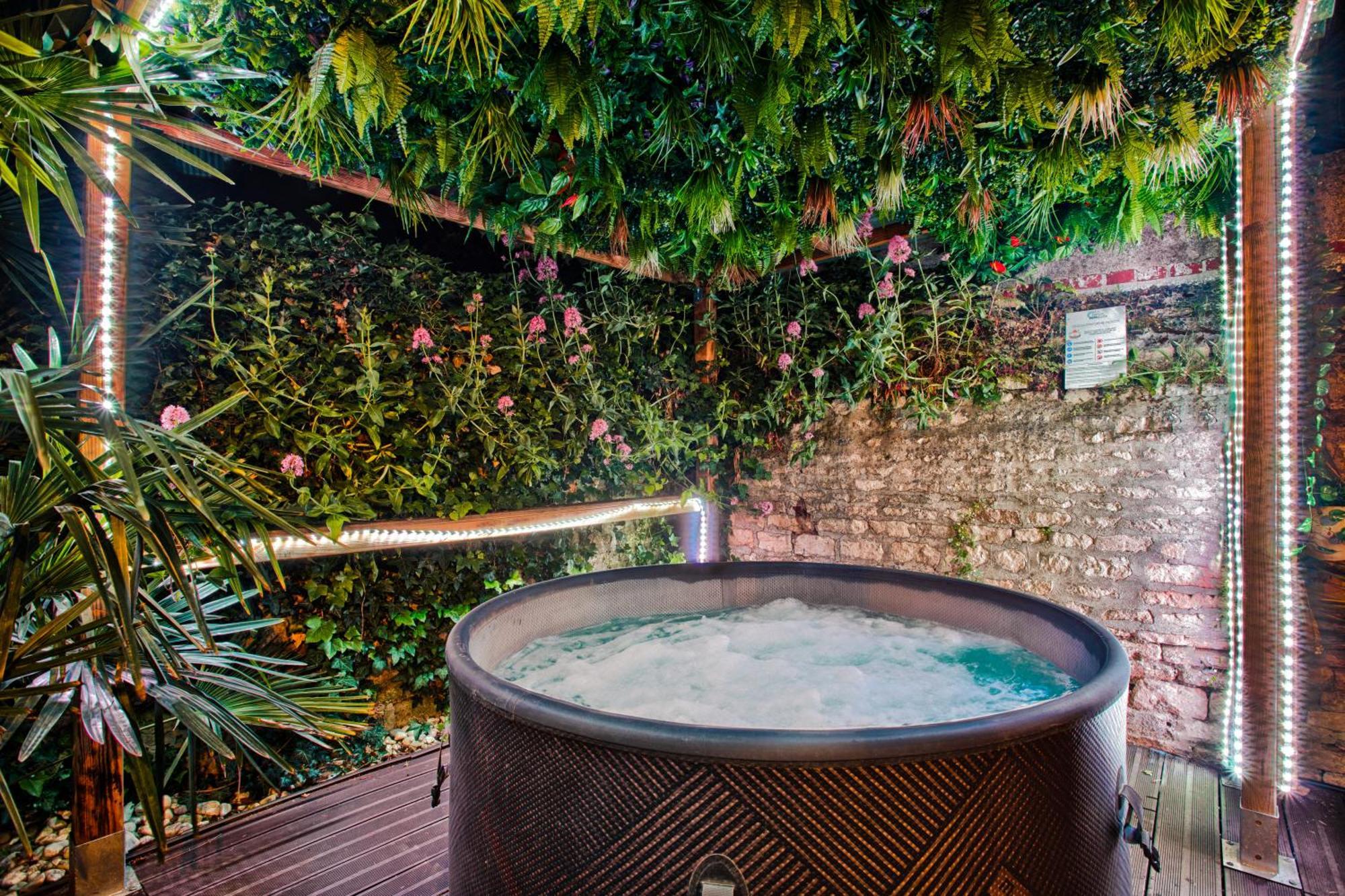 Fraichement Renovee - Jacuzzi Au Coeur De Apartamento *